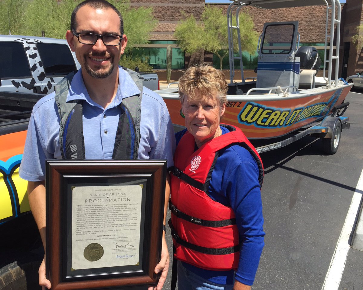 azgfd's tweet photo. Big thanks to Gov @dougducey for proclaiming May 21-27 as #SafeBoatingWeek in #AZ! #wearit #safeboatingcampaign https://t.co/wCeNmS3egD