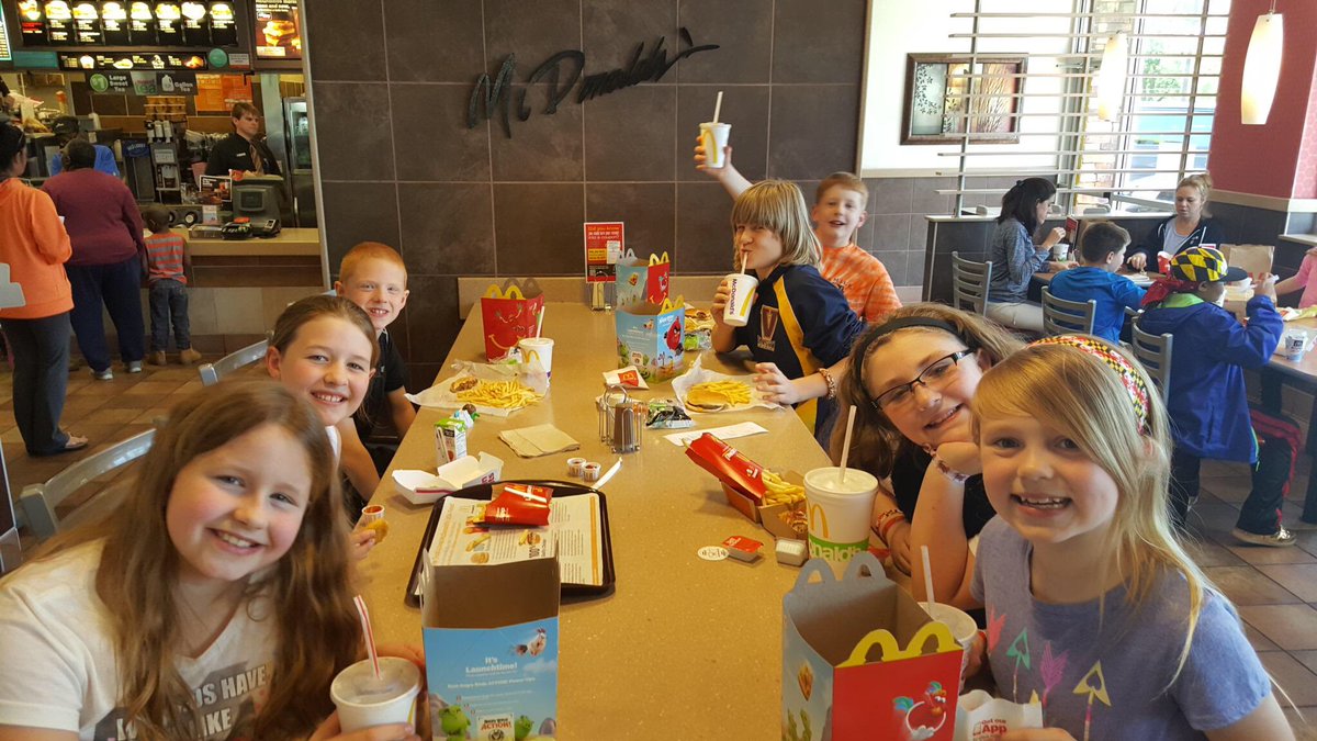 Lynsirp's tweet photo. On our way to Knoxville... Go Mitchell Extreme Bulldogs!!! https://t.co/D5PaZnYEgm