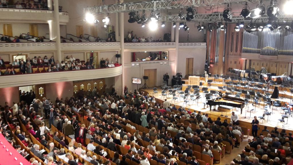 LBuiVandeput's tweet photo. De zaal loopt vol voor de 2e avond. #kew2016 https://t.co/68D020ukr1