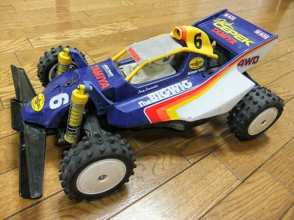 宮尾岳 A Twitter これはタミヤのbigwigという 当時最速の4wdバギー 僕はこのボディを Sv 01カラー に染め上げ リアウイングにbirtonのロゴを入れて ウヒウヒ言いながら走らせてた