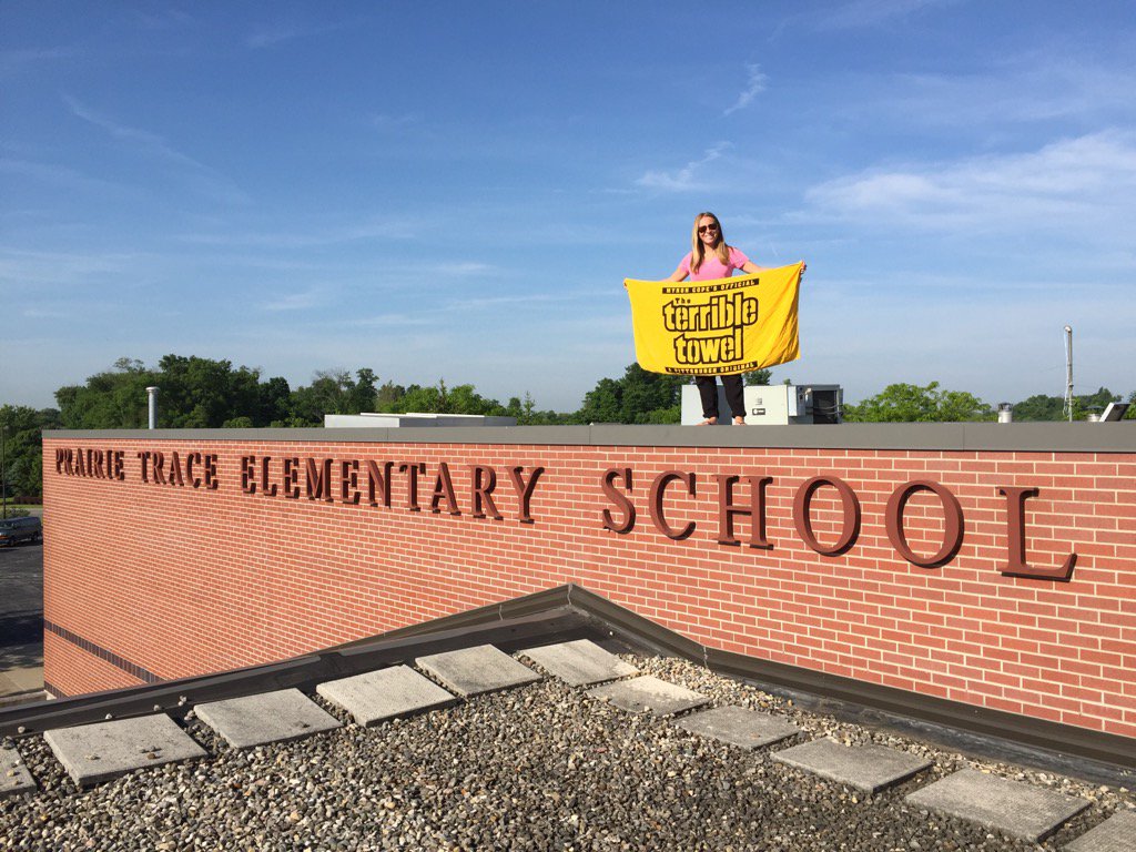 On the roof to celebrate our kids. Steeler Nation in Indy. Business is boomin' <a href="/steelers/">Pittsburgh Steelers</a> <a href="/AntonioBrown84/">Antonio Brown</a> #HereWeGo