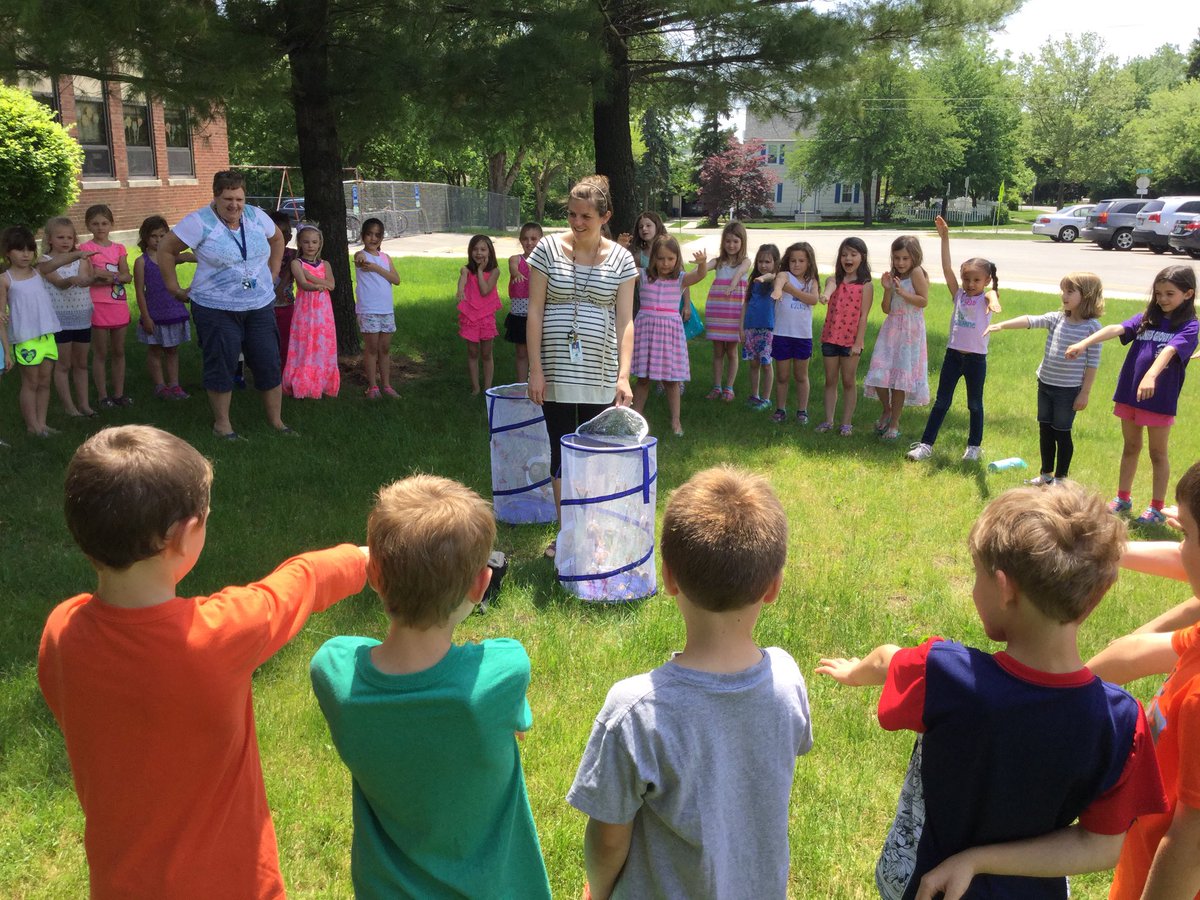 MrsZhp's tweet photo. Our annual release of the butterfly's! Kids loved watching/holding them! (Part 1) #dg58learns https://t.co/g5ION3IAc0