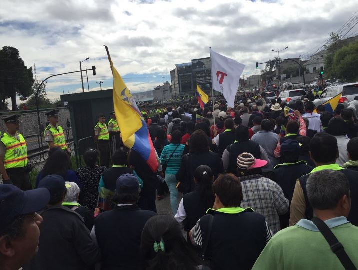 35MOVER's tweet photo. #LaDécadaGanada cuenta con los nobles trabajadores de la #Patria. Hoy presentes en #InformeALaNacion. @EcuadorCut https://t.co/OmBBW9fujE