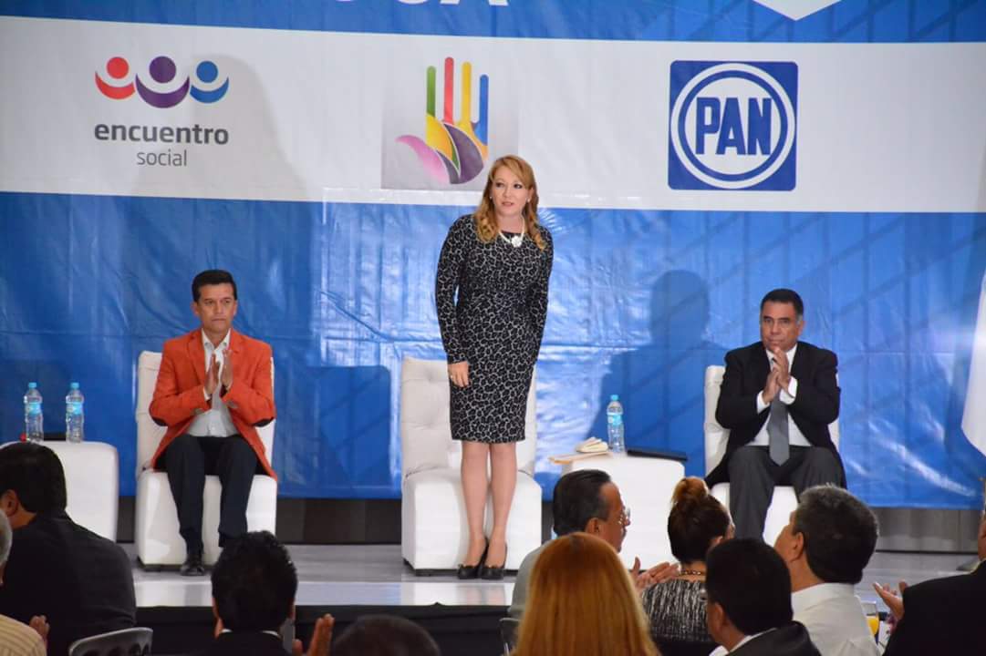 RamonV_Diez's tweet photo. Fue un gusto acompañar a mi amiga @mirnahermo al #ForoDePropuestas organizado por @CoparmexHgo. #MirnaVuelveAGanar https://t.co/2mEUP7aOlN