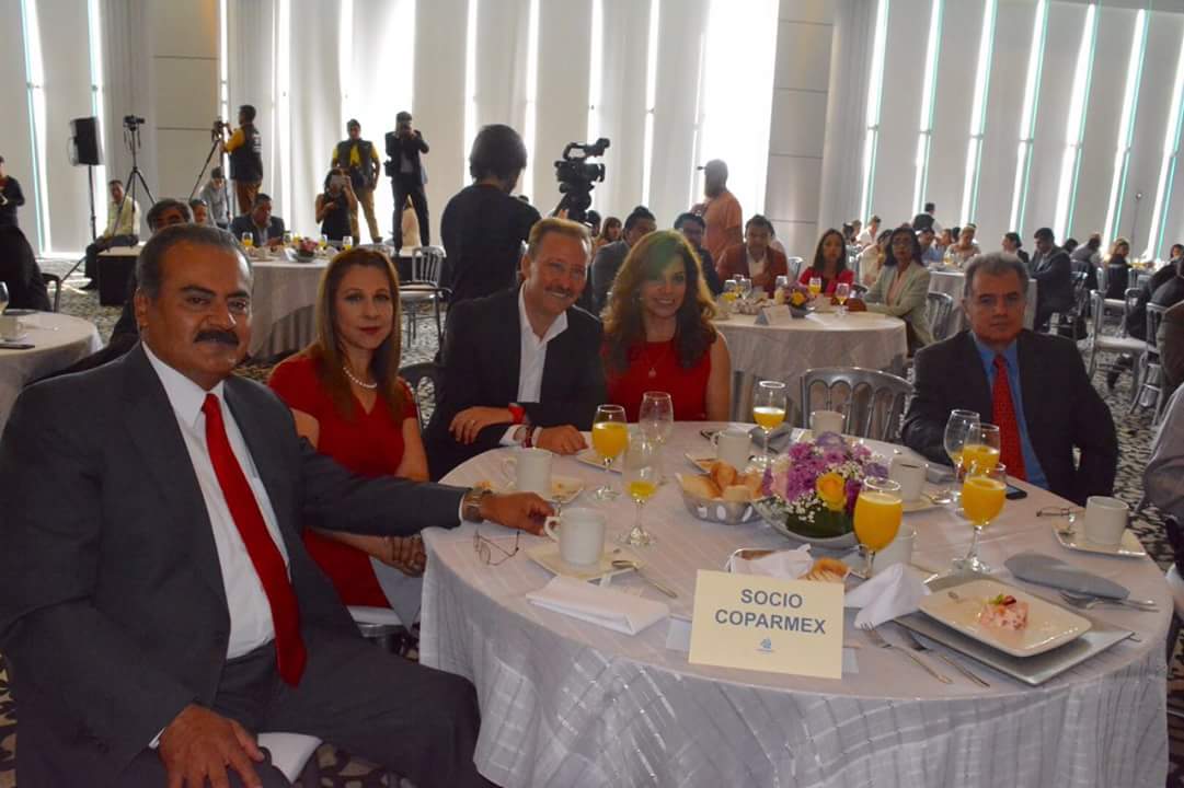 RamonV_Diez's tweet photo. Fue un gusto acompañar a mi amiga @mirnahermo al #ForoDePropuestas organizado por @CoparmexHgo. #MirnaVuelveAGanar https://t.co/2mEUP7aOlN