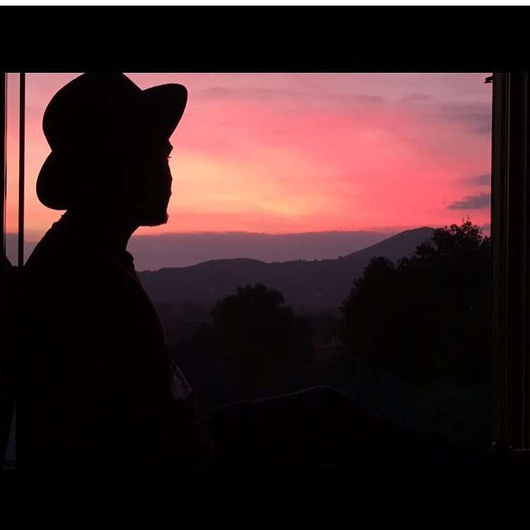 vincenzoorga's tweet photo. View from the Window (No Filter) #Paradise #nofilter #duralavitadabomber https://t.co/JlE5hBarev