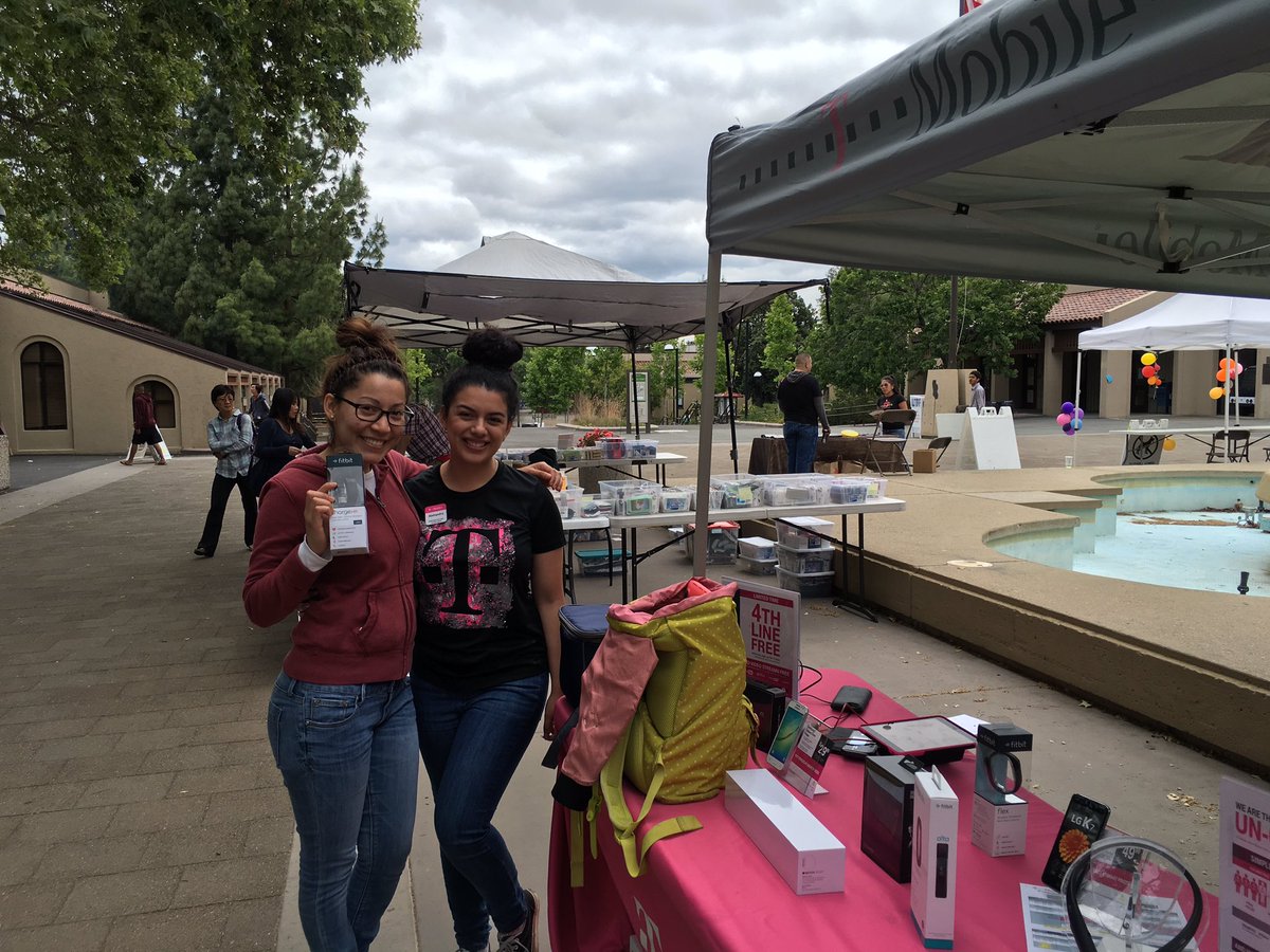 lmaxwell73's tweet image. Getting fit while at skool! Thks 4 helping Brenda out  @alehandritaa13 #pensmash #fitbitme @taramelendez01 @sftribe