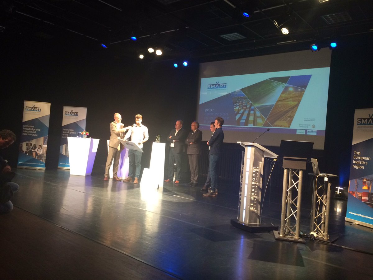 SMARTLCV's tweet photo. Dennis Schouren van@ctv gefeliciteerd met de smart logistics trophy 2026 https://t.co/mvNG353dBm