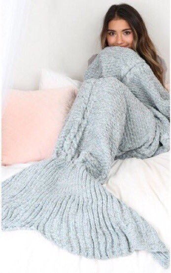 thefemaleboook's tweet photo. I don't know how I just discovered mermaid blankets but I'm obsessed https://t.co/gGJq6lRxQN