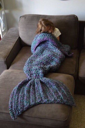 thefemaleboook's tweet photo. I don't know how I just discovered mermaid blankets but I'm obsessed https://t.co/gGJq6lRxQN