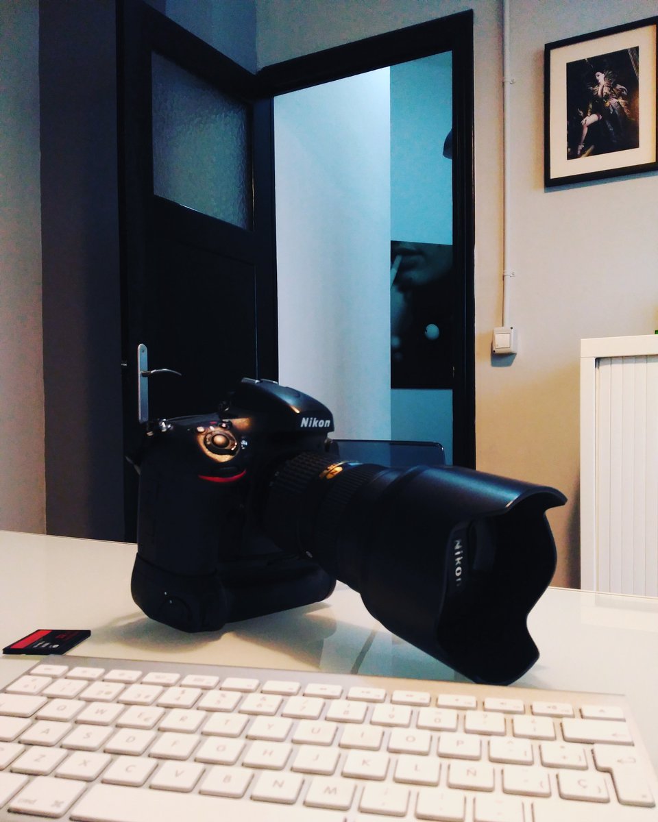 Stylo_3's tweet photo. Ya falta muy poco para el próximo número de @Stylo_3. Acabamos de recibir las últimas fotos #revista #fotos #studio https://t.co/6bq9zRVacC