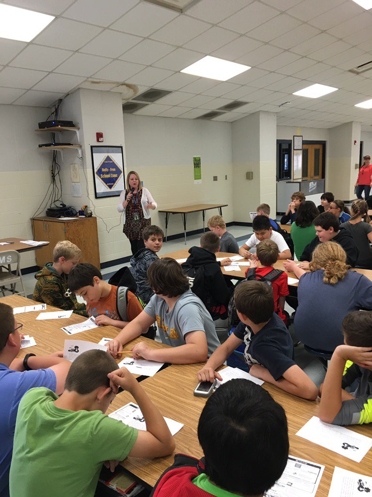 Baxter County Teen librarian Diane Porter talks about summer opportunities at the library #bomberpride