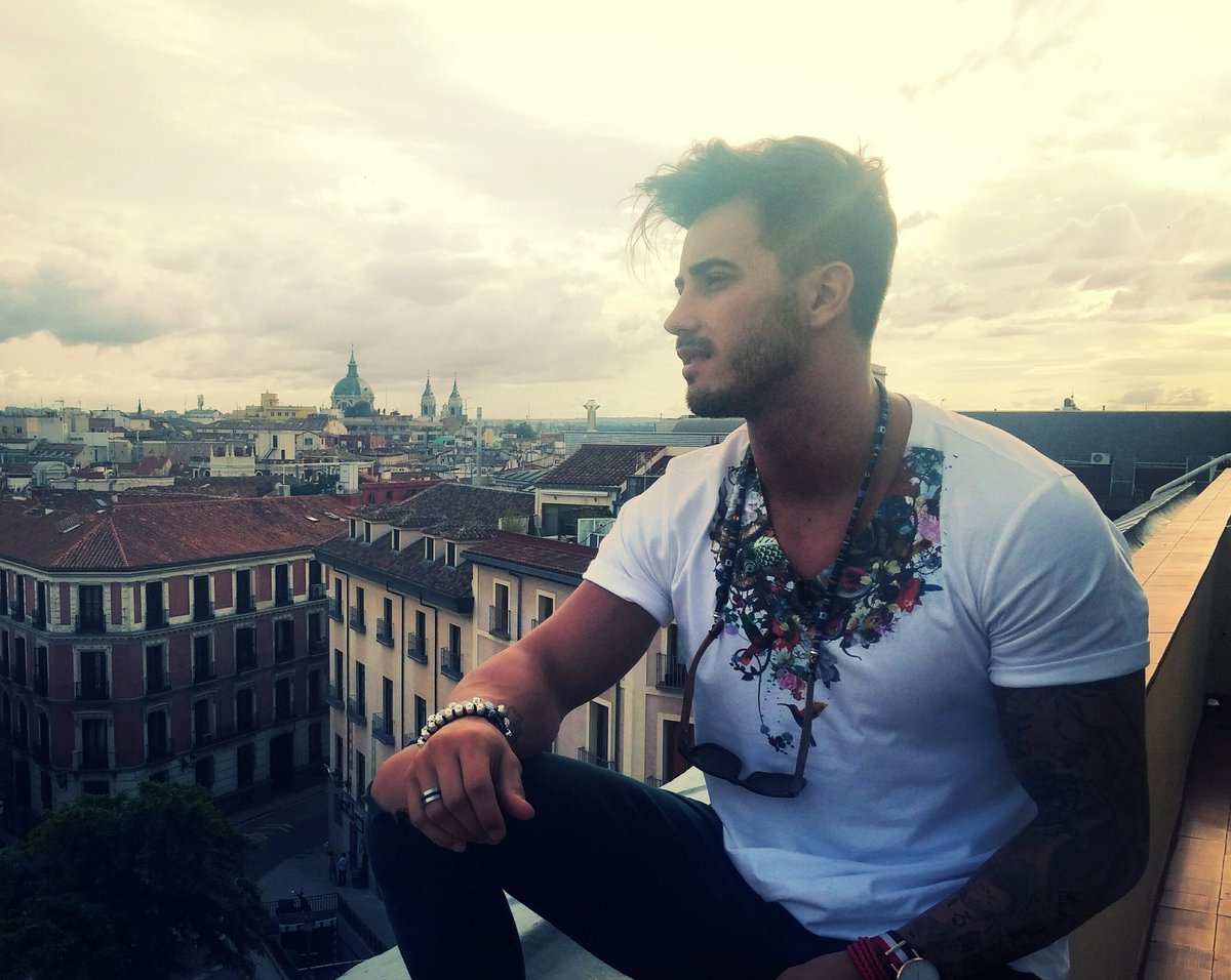 Ivangoonzalez_'s tweet photo. Todo lo que no suma....RESTA!! 💪😎😘🐣👑⚓ #buenasnoches #mispollitos ❤🔝 https://t.co/VKYC8JUV8e