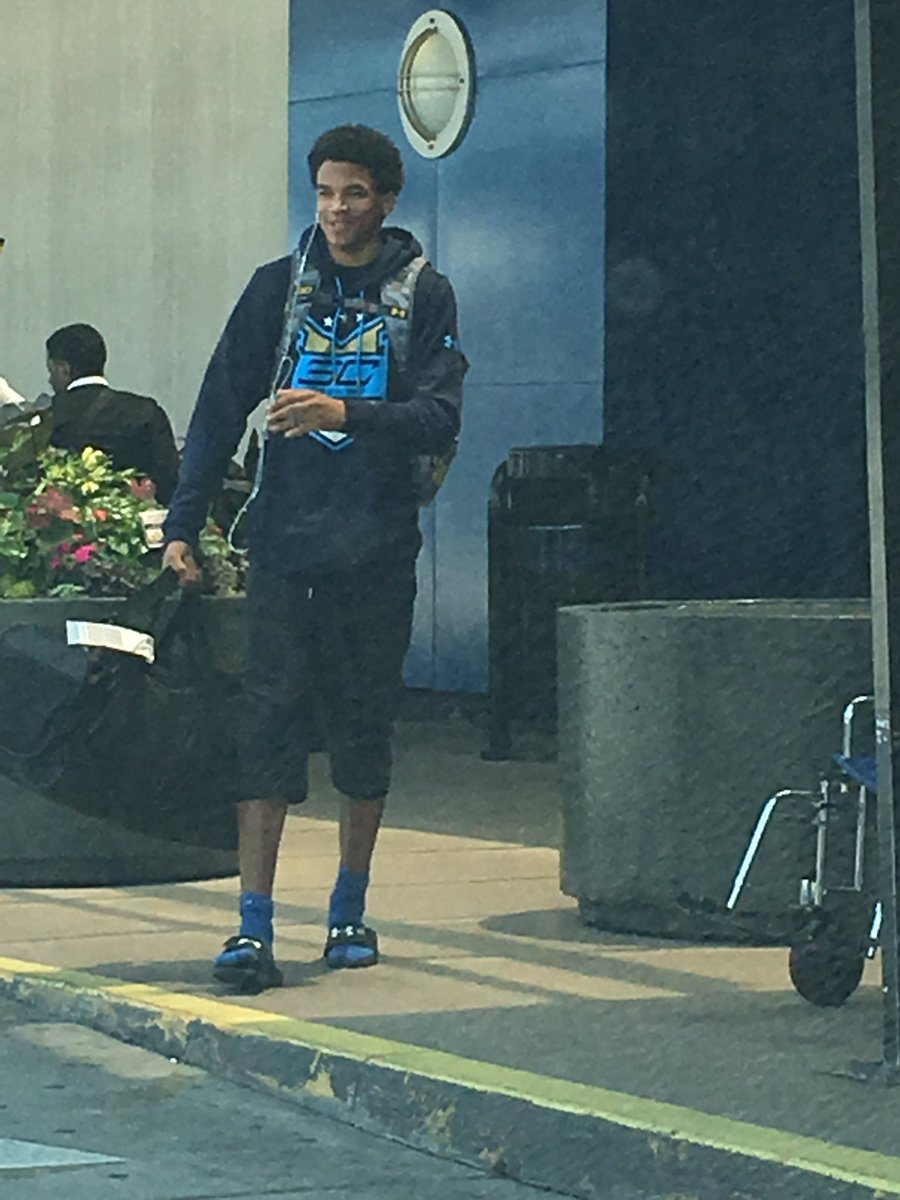MEdwardsBball's tweet photo. #MiFamilia @C4_is_explosive is finally Home, back in the ATL!
#DaMonStarLab awaits!!!
π±....π https://t.co/dBzZpdo5yq