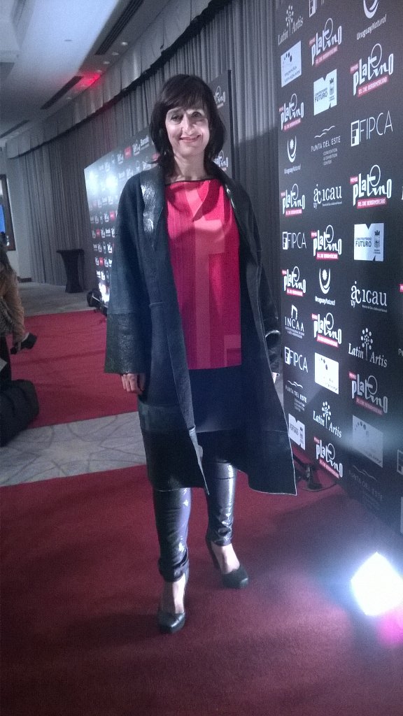 modaenboga_uy's tweet photo. Roxana Blanco, madrina de los premios #IIIPlatino vestida por la pionera en #ModaLenta @AnaLivni #PlatinoMontevideo https://t.co/tMGv9wrh4g