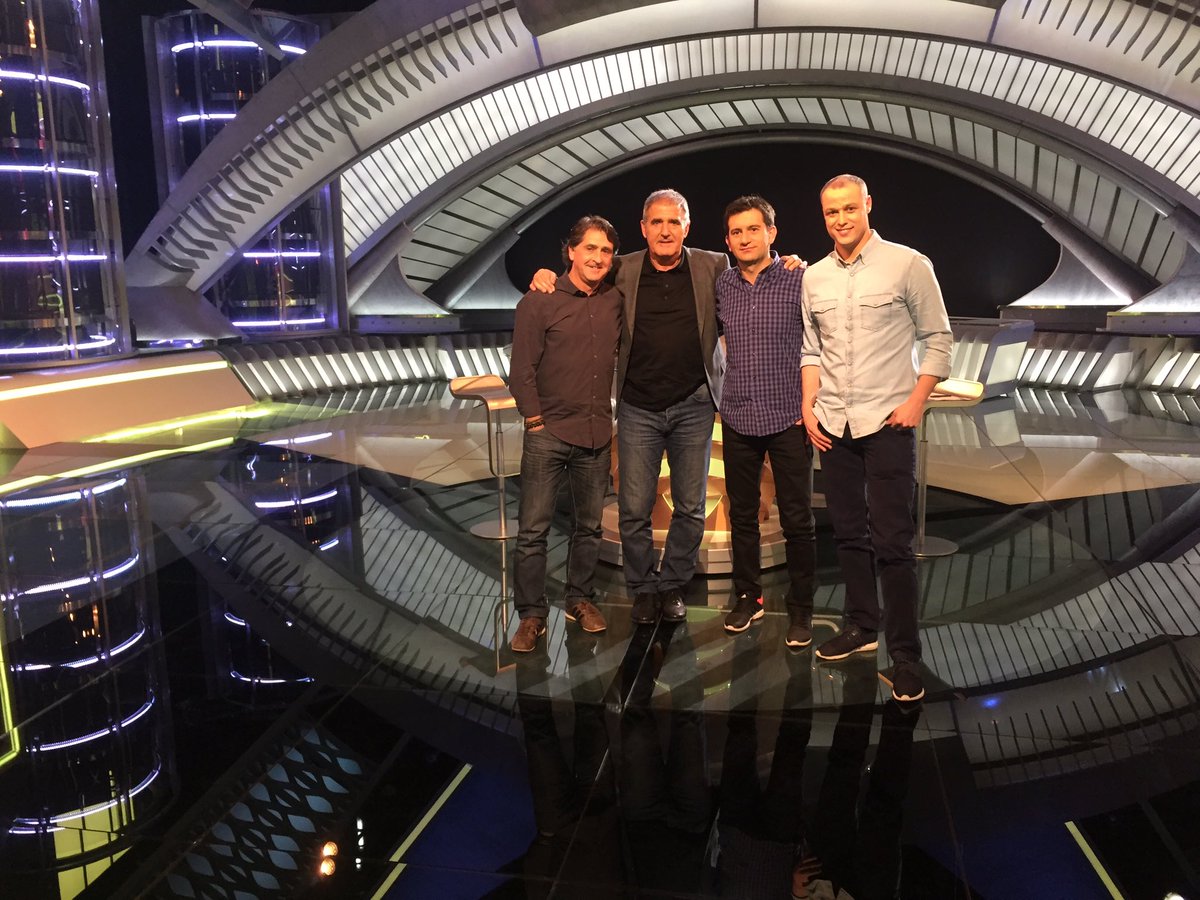 RaulRuizBenito's tweet image. Un placer tener a Paco Herrera en #PlantaSegunda ,pronto sabremos a q equipo de segunda entrenara,viste a rayas