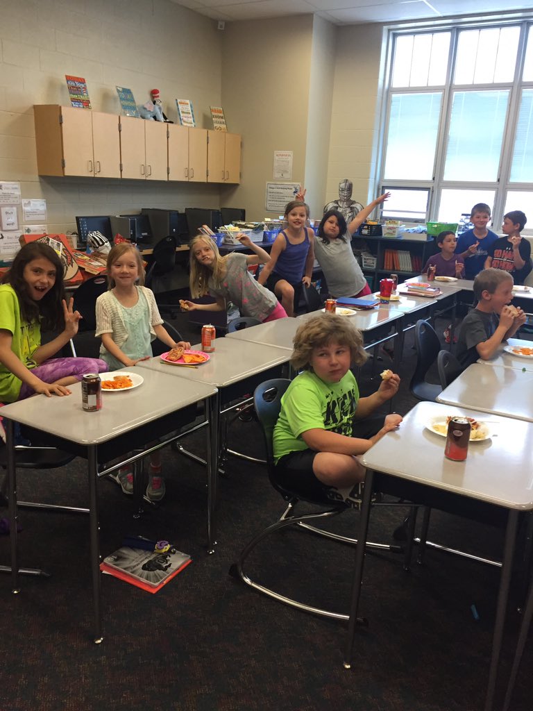 OtsegoGrade3's tweet photo. Celebrating! We ALL reached our AR goals! πππ #proudteacher #MrsSeeger #OESbest #FinishStrong #OtsegoKnights https://t.co/zTW0Ybp3Hp