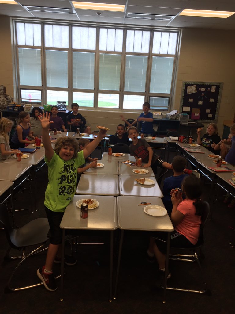 OtsegoGrade3's tweet photo. Celebrating! We ALL reached our AR goals! πππ #proudteacher #MrsSeeger #OESbest #FinishStrong #OtsegoKnights https://t.co/zTW0Ybp3Hp