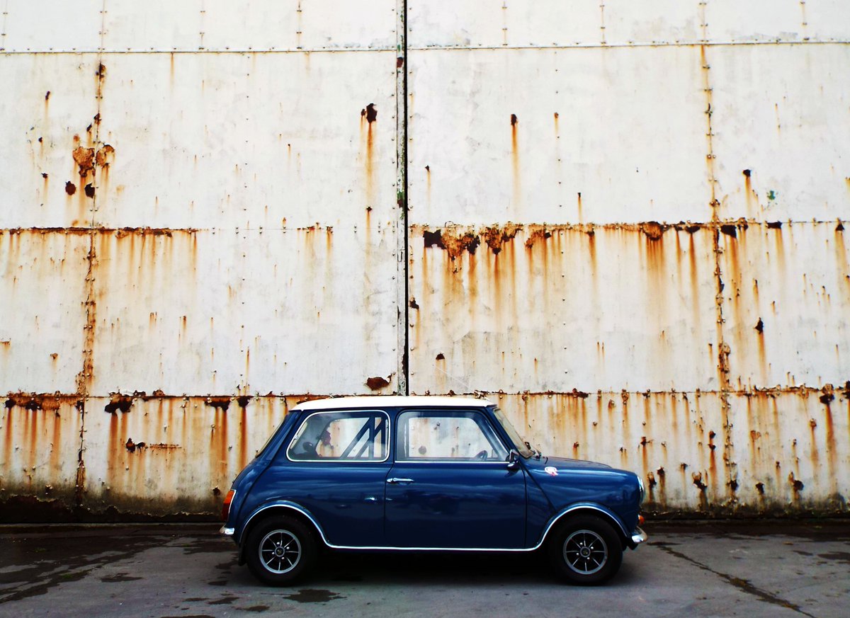 downshift_media's tweet photo. @MINI @BicesterH #9thSundayScramble and a beautiful #classicmini #mini #theselfpreservationsociety #italianjob #uk https://t.co/GziNkS8wns