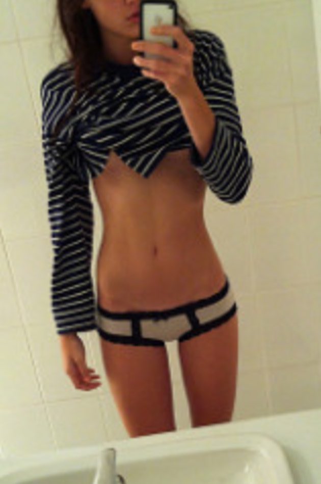 starvinganna's tweet photo. Need help for this purge #thinspo #thin #skinny #bones #thighgap #ribcage #ed #hipbones #concavestomach #legspo https://t.co/iRzzRJxXG6