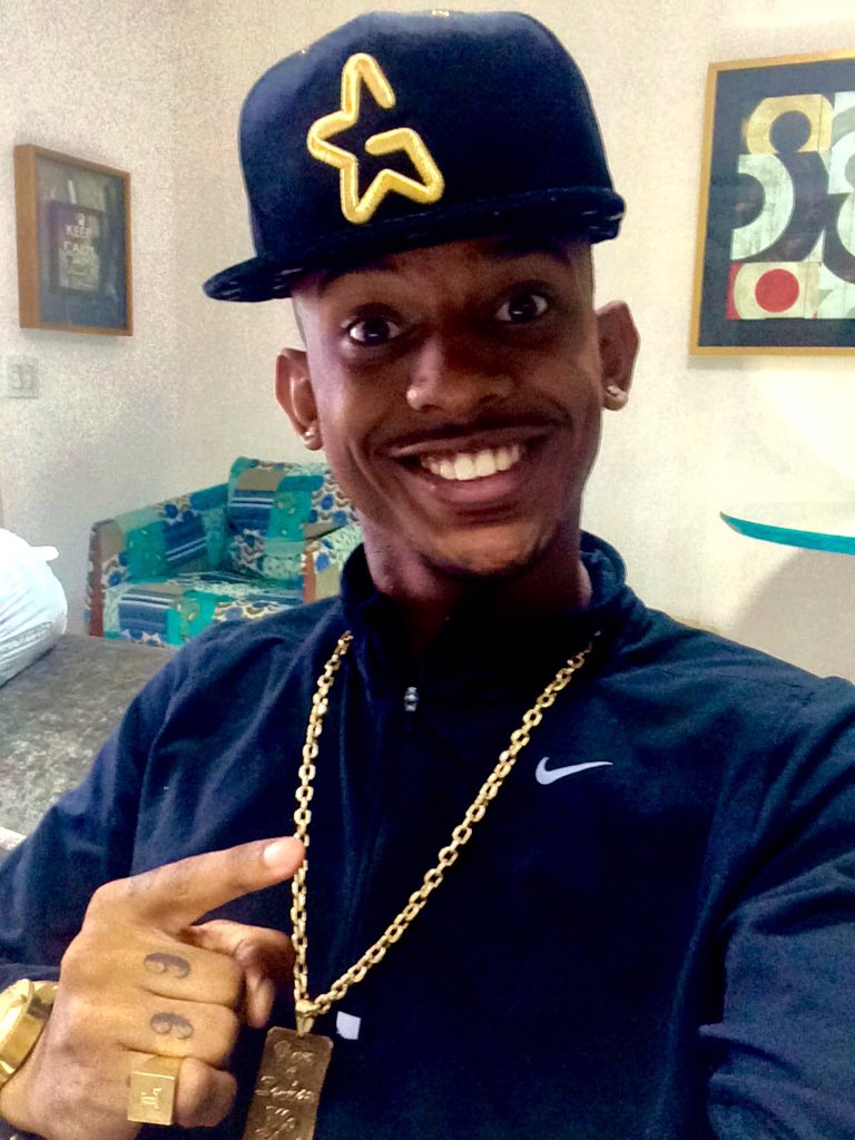 mcsheikrj's tweet photo. Aqui estou mais um dia!

#ggproduções 🙏🏾👳🏾🙏🏾🎤 https://t.co/VbYOK6M4S7