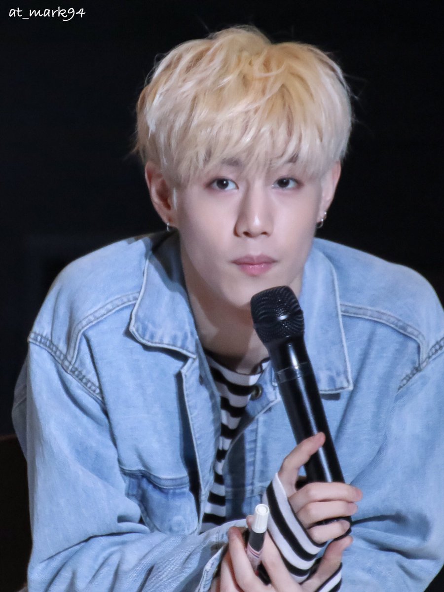 at_mark94's tweet photo. 160519 K-Live 팬미팅 ♡ Mark

#Mark #마크 #GOT7 #갓세븐 https://t.co/03wtDkDhGI