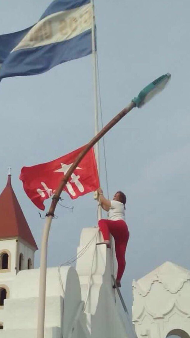WILLSALGADO's tweet photo. Pajeira esto dice en sus redes y en la práctica hace lo otro bandera partidaria https://t.co/cjR8rFntdi
