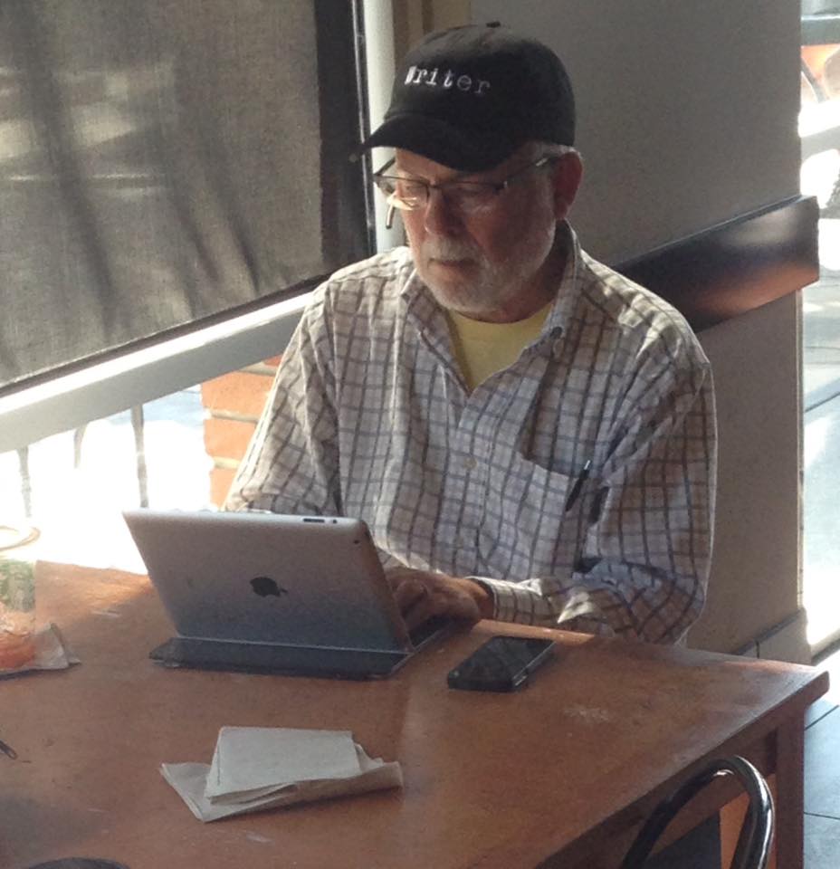 andreweharrison's tweet photo. In LA you must dress for the job you WANT to pretend to have, not the job you pretend to have now #writer #hatology https://t.co/kjRx07ujAG
