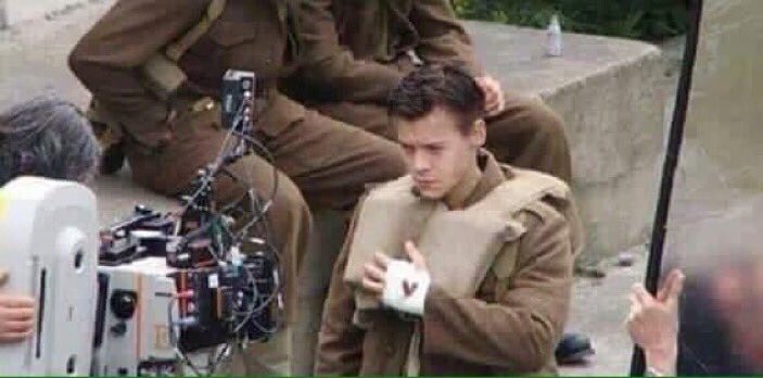 the1Dscene's tweet photo. Harry on the film set for Dunkirk today! - 24.05.2016 https://t.co/ZXVztTHJbv