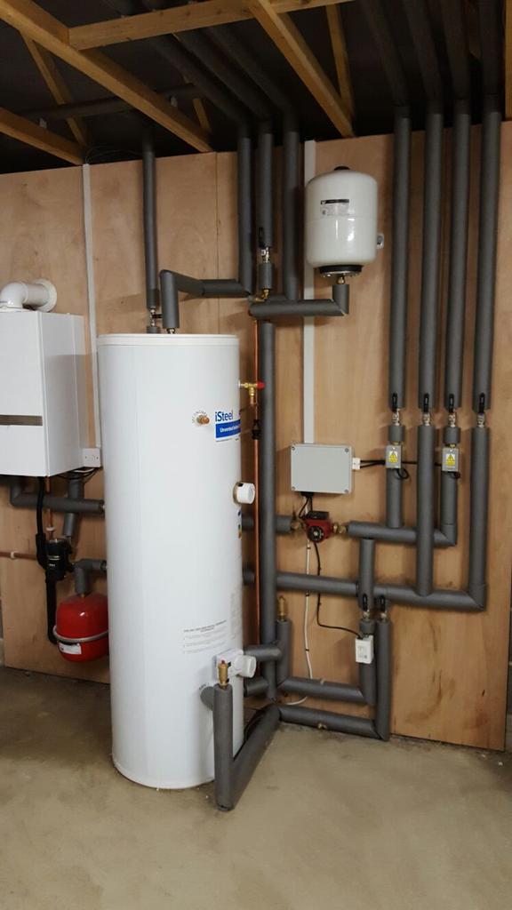 team33206573's tweet photo. #underfloorheating #weathercompensation #atag #lowlossheader https://t.co/CBjfA9hxek