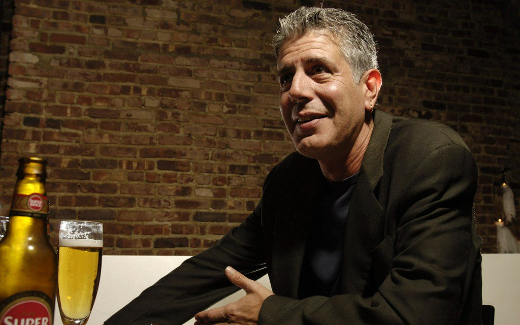 TravelLeisure's tweet photo. Anthony Bourdain and President Obama ate a $6 meal together in Vietnam: https://t.co/ELb6vBByip https://t.co/JfkydRFYlK