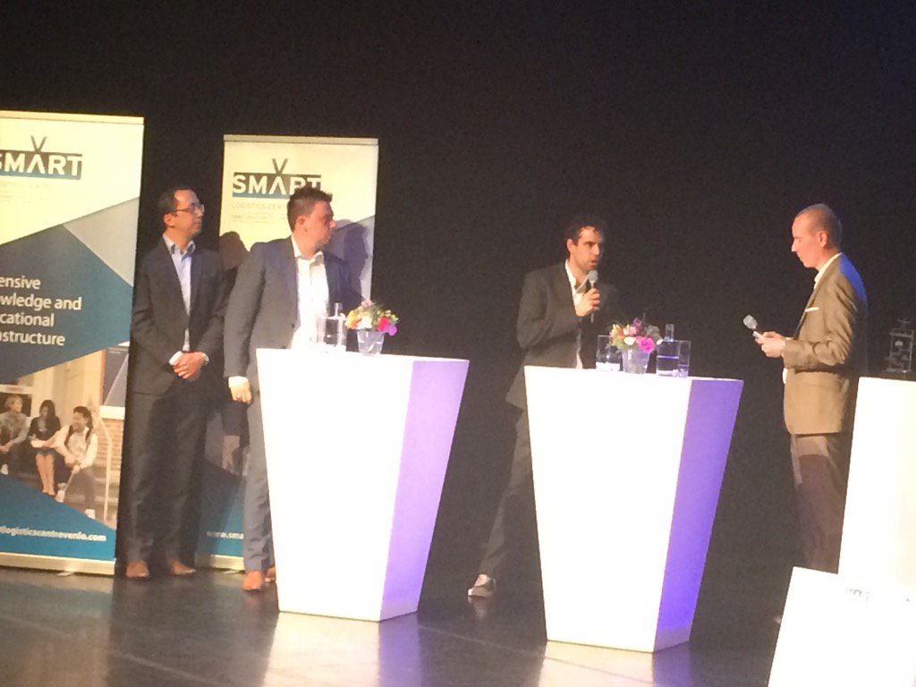 SMARTLCV's tweet photo. Gefeliciteerd Jeroen Lamers van @Ewals  Cargo Care met het winnen van de SMART logistics trophy 2016 https://t.co/gVo7LNWXMH