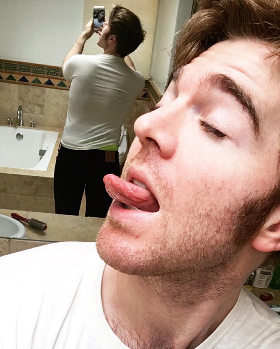 flamemanged's tweet photo. check out ya boi @shanedawson reppin #mirrorbutt (TW:shane dawson) https://t.co/UFyowIucJr