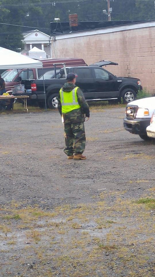 YourGentIeman's tweet photo. Im confused, do you wanna be seen or not https://t.co/Tl8scXZIAI