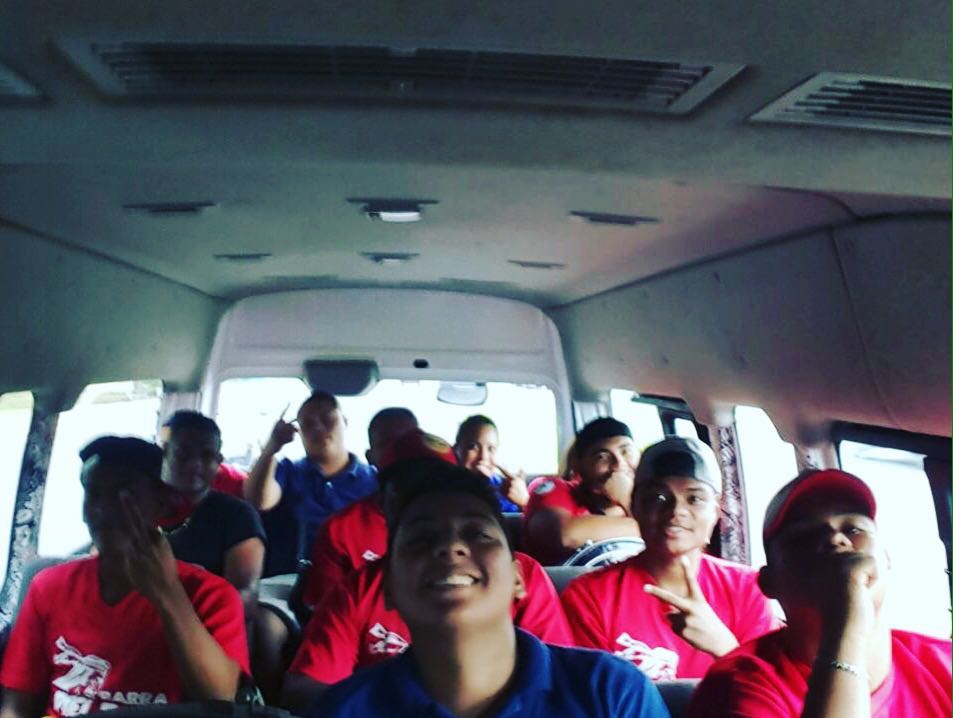BarraPielroja's tweet photo. Momentos en q algunos #PielRoja estaban #RumboAlRommel #HoyGanaMiPais #XqElRommelSeRespeta @GJesusCastillo https://t.co/qBmI0BkIkH