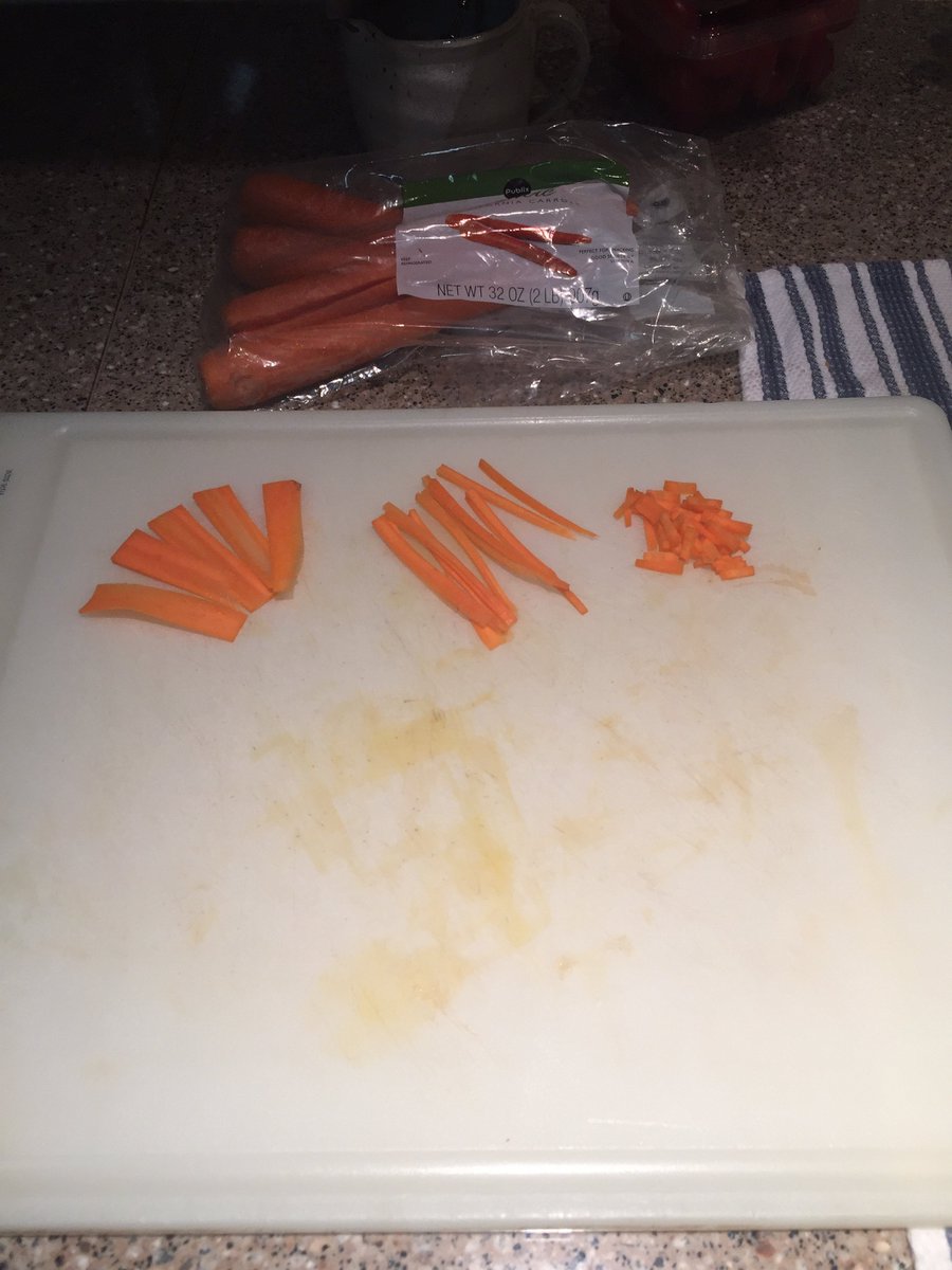 mhmEDIT2000E's tweet photo. I learned "Essential Knife Skills" with the help of @beCraftsy #edit2000E #plateau #julienne #brunoise https://t.co/7G72Le0IWb