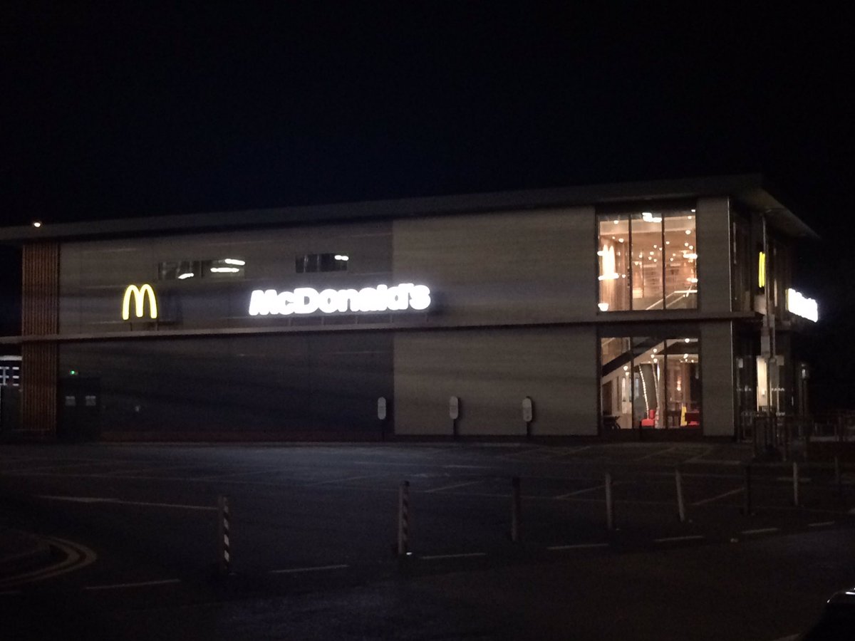 hotelfails's tweet photo. @McDonalds #highwycombe 1.30am, how 'bout u save energy and turn some bloody lights off #waste #energy #environment https://t.co/l8v4gQ3EgU