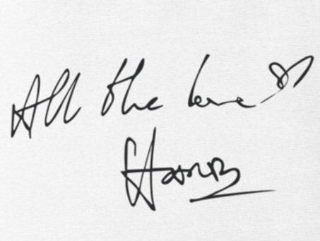 WWAARIZONAA's tweet photo. Damn guys I'm back. I'm so inactive ); I'm getting "all the love" (heart too) tattooed https://t.co/W1rXyG0pwd