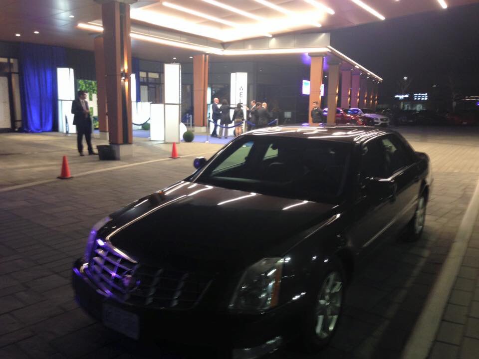 KnightLimo's tweet image. Blue carpet(?) VIP service at the gala supporting the most technologically advanced hospital in North America!