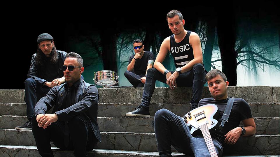 zonaderuido's tweet photo. Sonando @meduzabanda Disfraz #Zonaderuido Música para tripear con @luis_vrock @carlostrap23 y @diometal https://t.co/541uBQJ4uN