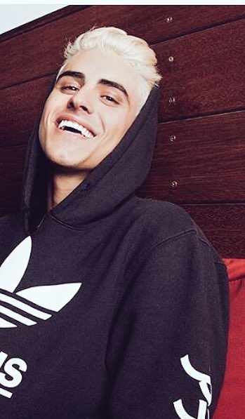 simdrd6's tweet image. Venez rp les bg 😏😍