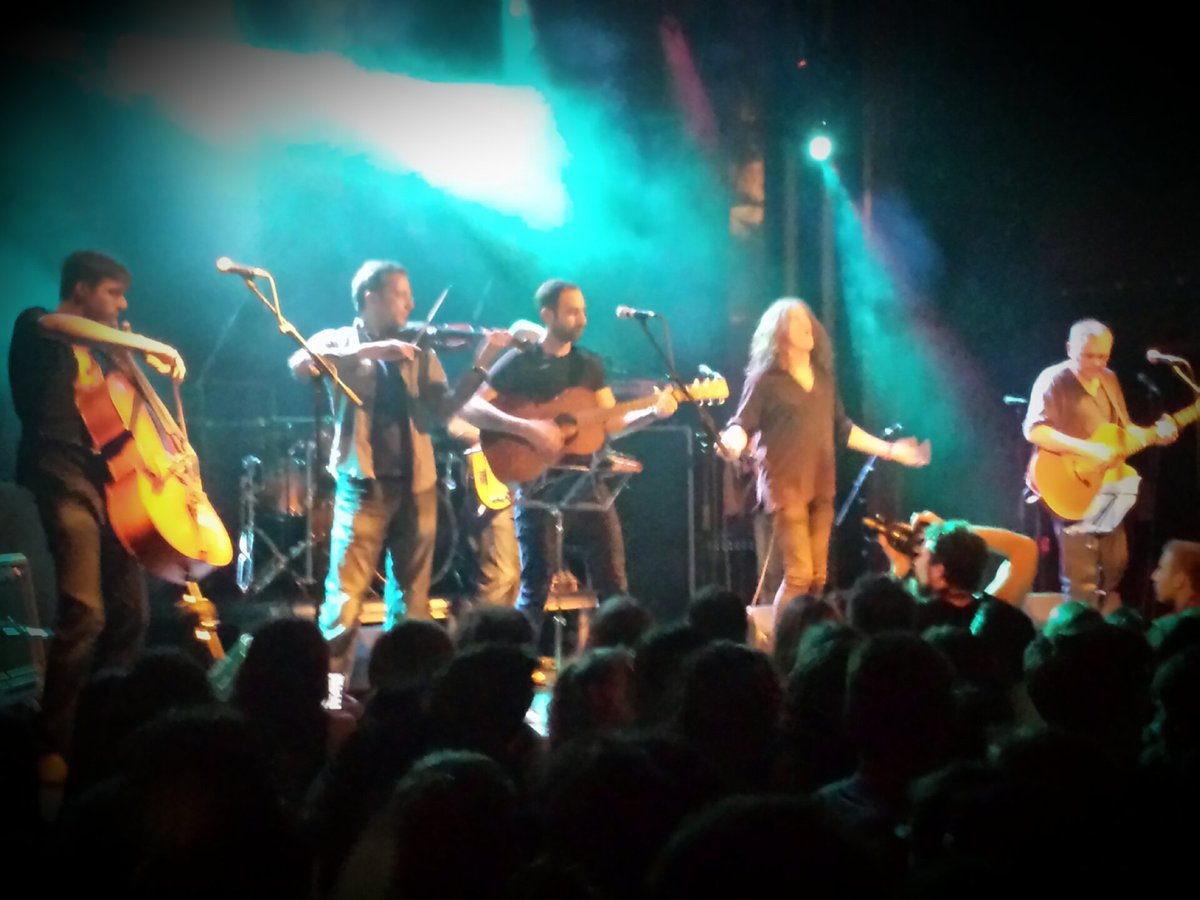 esther_sabadell's tweet photo. @blaumut #vent i @sopadecabra #camins Gran concert de #allargalavida !!! Felicitats noi@s !!!!!! Una gran causa !!! https://t.co/ElNGYRQAhE