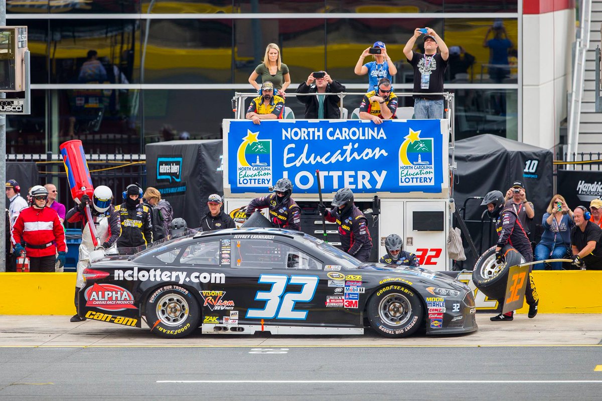 Alpha_Canvas's tweet photo. Cool pic of the @GoFasRacing32 car we sponsor at this past wknds' race here at @CLTMotorSpdwy! #alphacanvas #nascar https://t.co/S7Gc7VVpVp