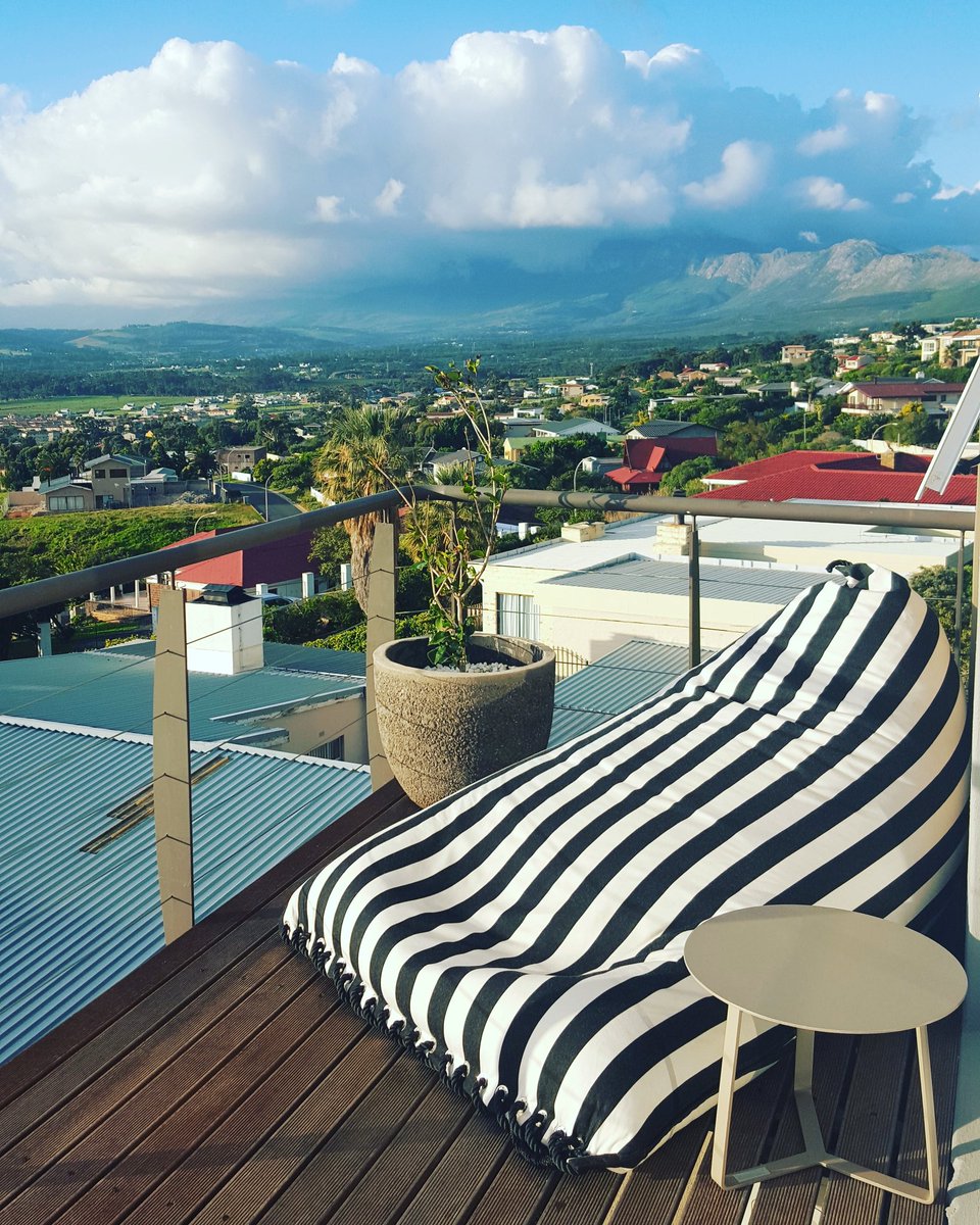 HOT_OVEN's tweet photo. Spending the night in this gorgeous boutique hotel #travel #discovergems #winterdestination #meetsouthafrica https://t.co/d1k1nuP1yv