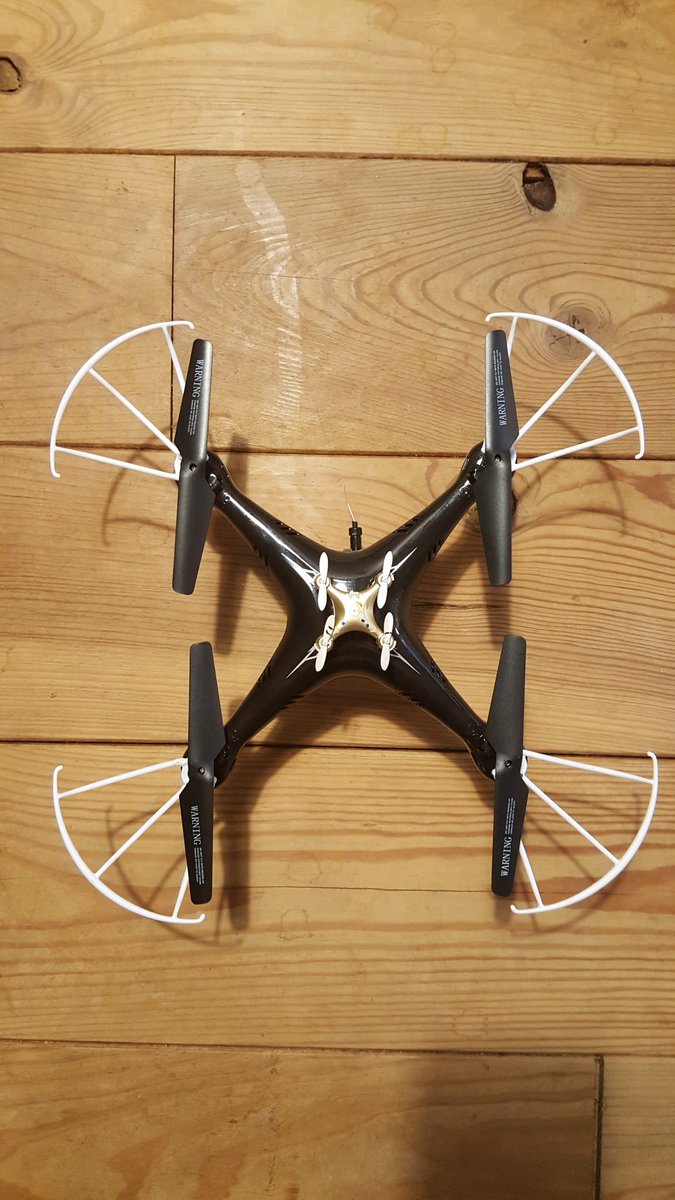 rotorz_fpv's tweet photo. The Syma x5sw, and a mini drone 😀 #drone #drones #dronefly #syma #x5sw #fpv https://t.co/3A5Ewxkrcv