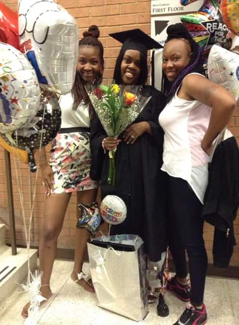 VermeeciaKizer's tweet photo. Me helping my bbf celebrate her accomplishment https://t.co/joQb0DRzrT