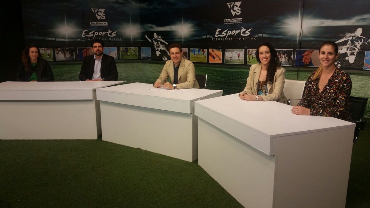 TribunaCastello's tweet photo. Empezamos la tertulia del @NBF_Castello hoy con @anaEdefez @elialopezvalls Juan Lozano y @EvaGascon7 https://t.co/HtBRL5E2In