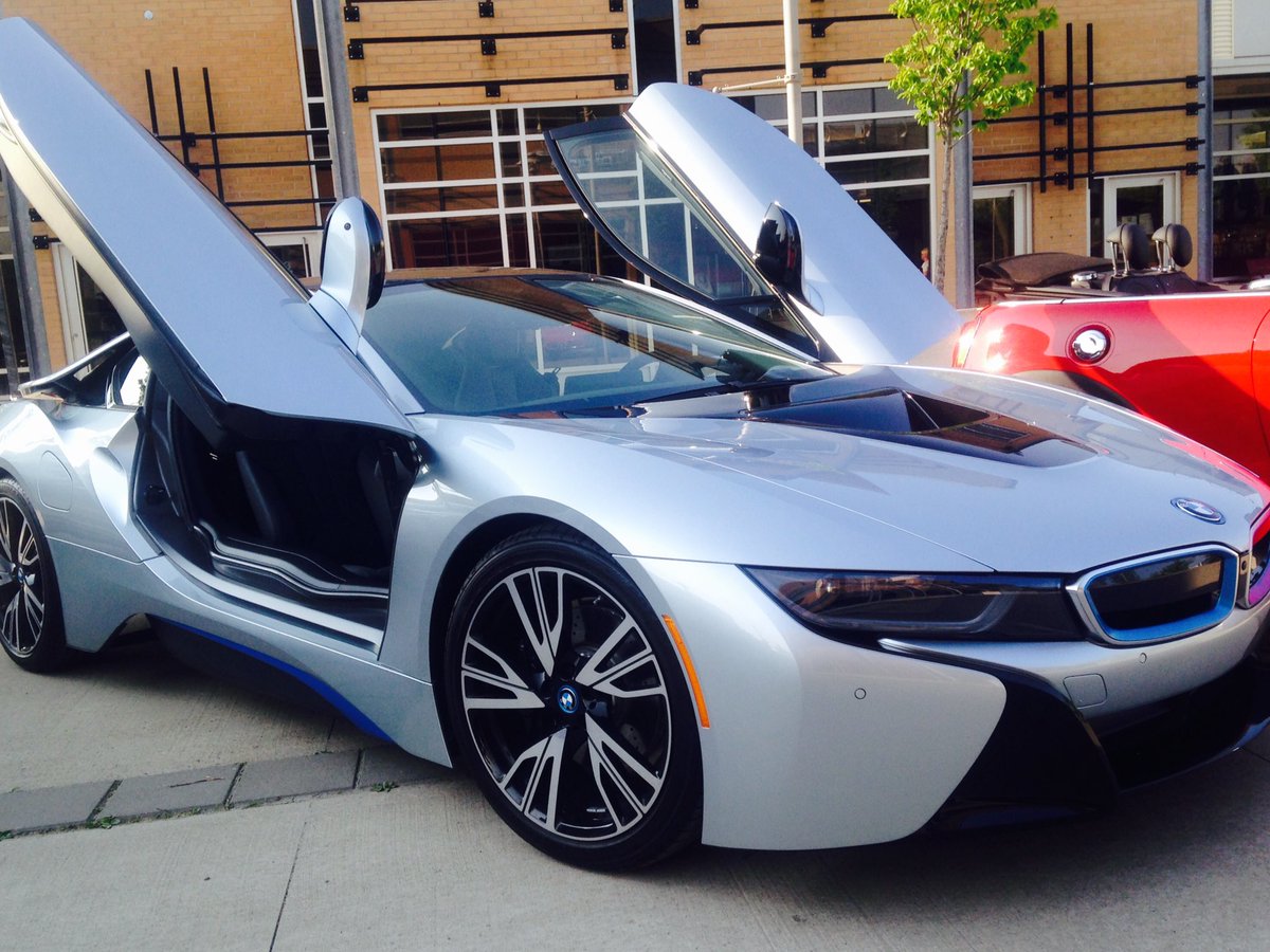 bmwsaintejulie's tweet photo. La #BMWi8 fait tourner les têtes au #Tweetaide #BMWSainteJulie @Tweet_Aide #i8 https://t.co/pBnDATBhw7