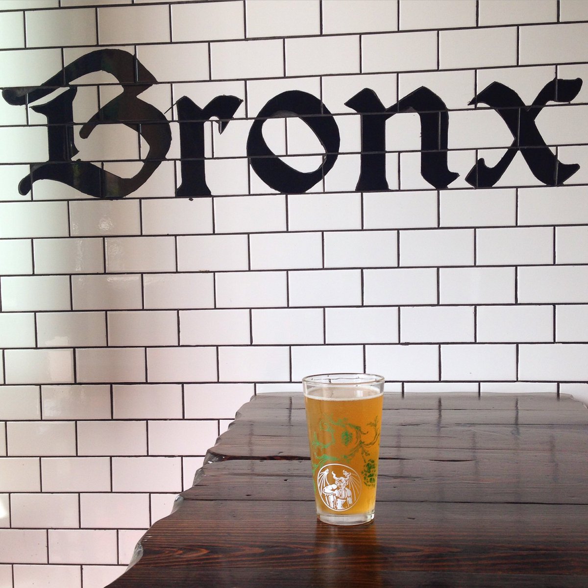 BrewklynBuzz's tweet photo. Summer Pale Ale from @TheBronxBrewery brewed and drank in the #Bronx! 
#craftbeer #topbrewstues #bronxdrafthouse https://t.co/lZr4XYuyUv