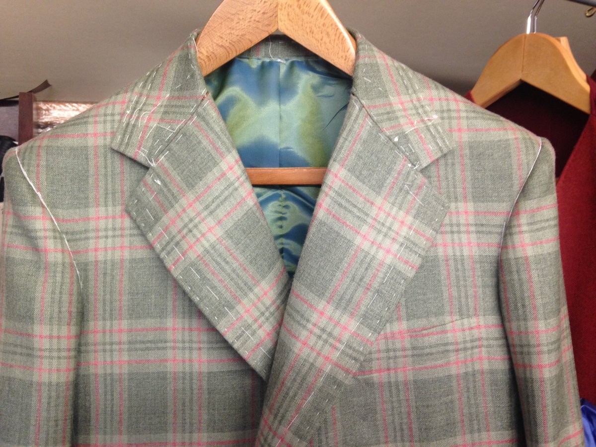 coatmaker's tweet image. Another 1 done SB 3 butt roll 2 with #patchpockets nice light weight jacket #dapper #SavileRow #menswear #tailor#